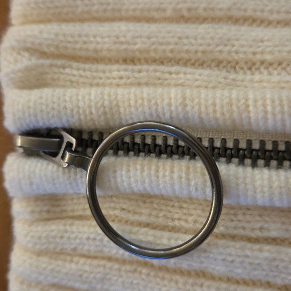 Divided H&M Sweater - Picture 9 of 9